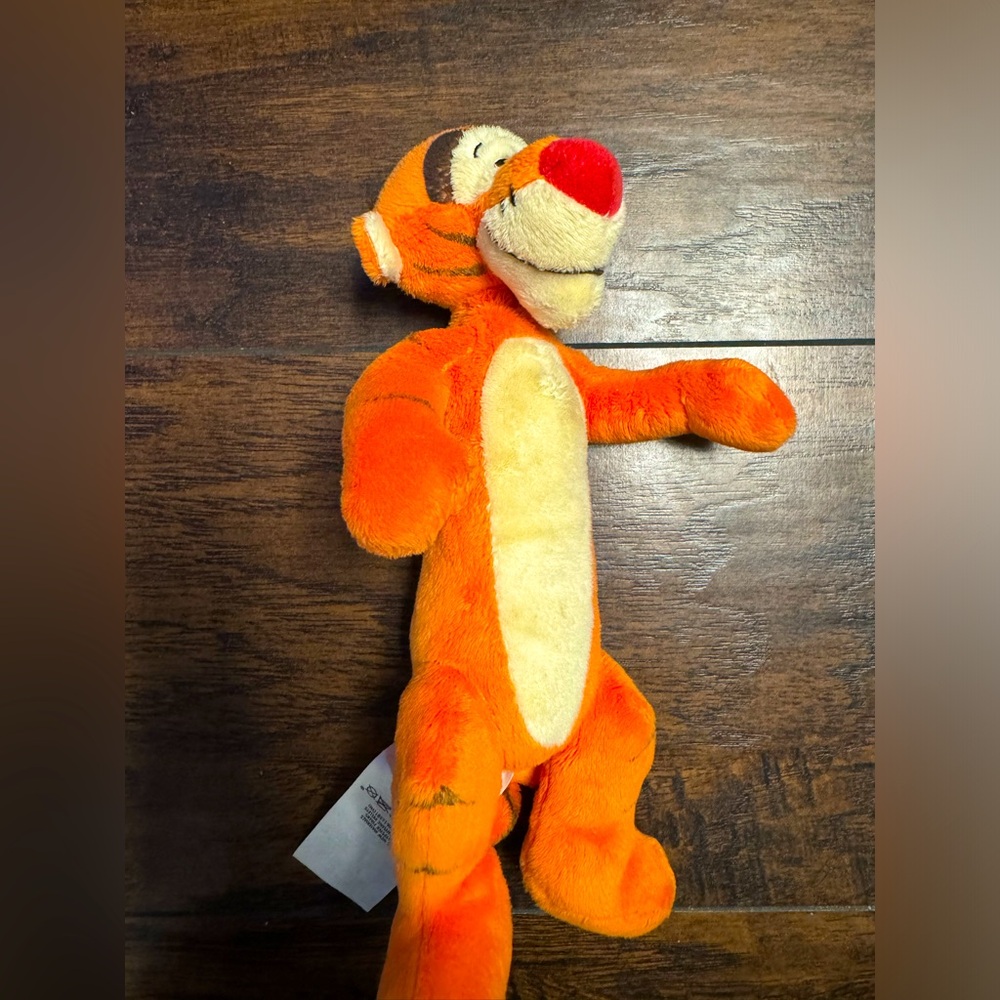Disney Store Exclusive Winnie The Pooh Tigger 8in Bean bag Plush Rare